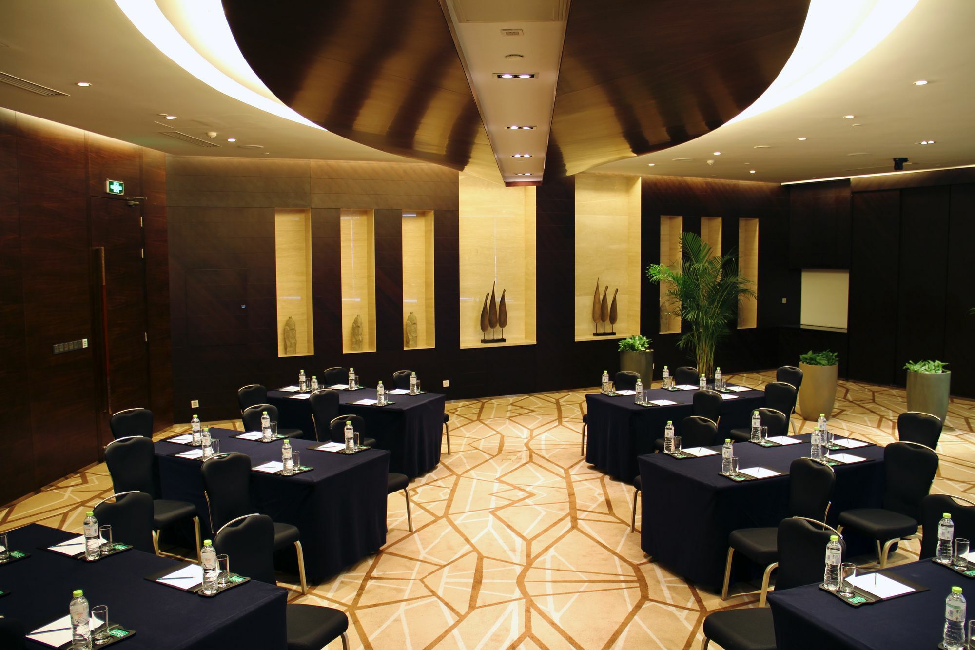מלון טאיצ'ז'ו Wyndham Garden Yuhuan Downtown מראה חיצוני תמונה